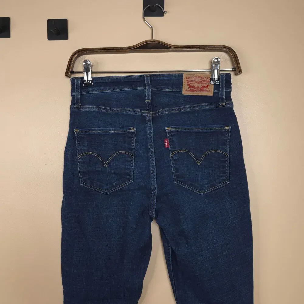 Levi's 721 High Rise Skinny Women's Jeans in Dark Wash Size 28